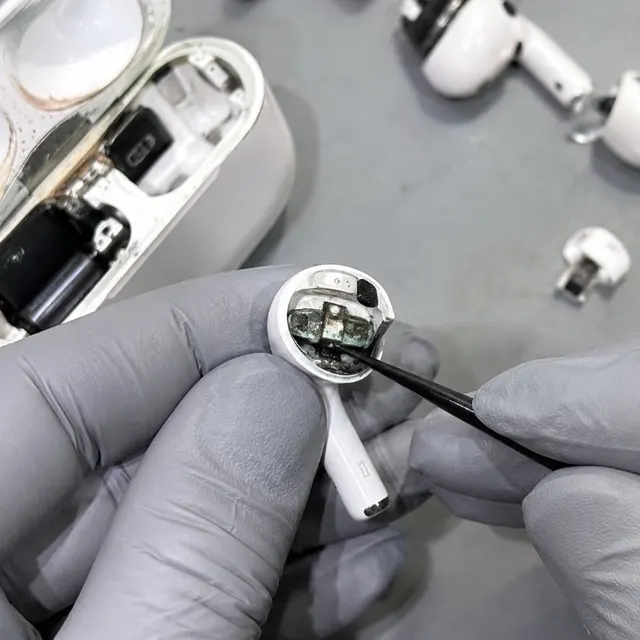 AirPods 受潮檢測示意
