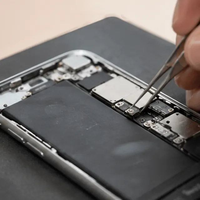 iPhone 電池更換維修示意