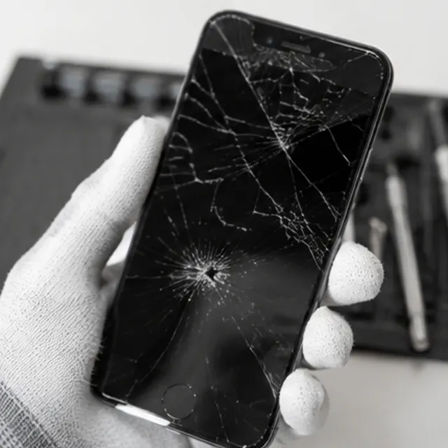 iPhone 螢幕破裂維修示意